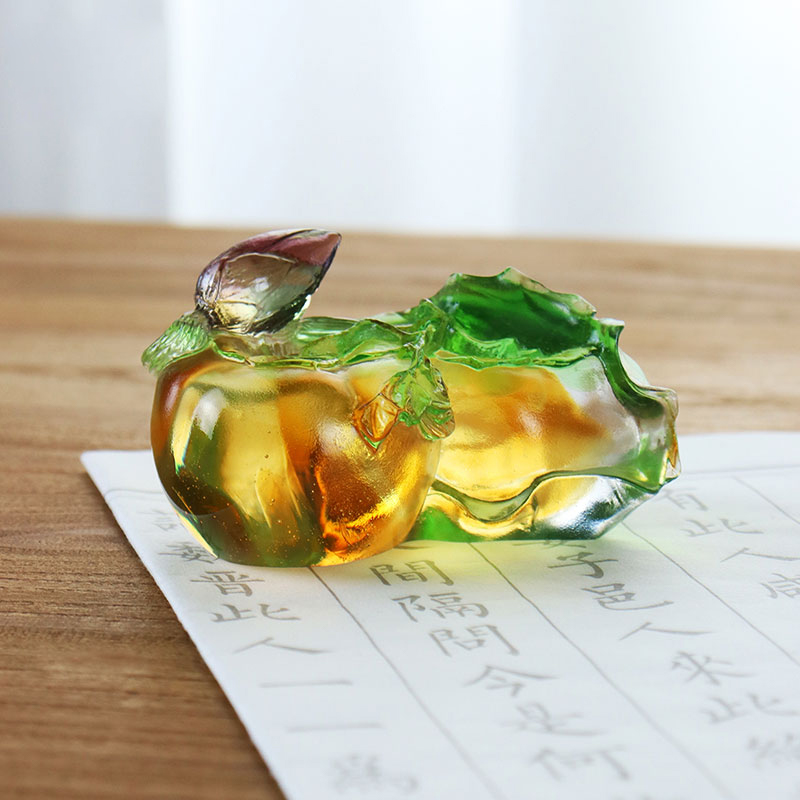 Persimmon-formede farvede krystalglasskulpturer