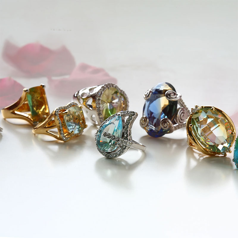 Ring med dråbeformet skåret glas