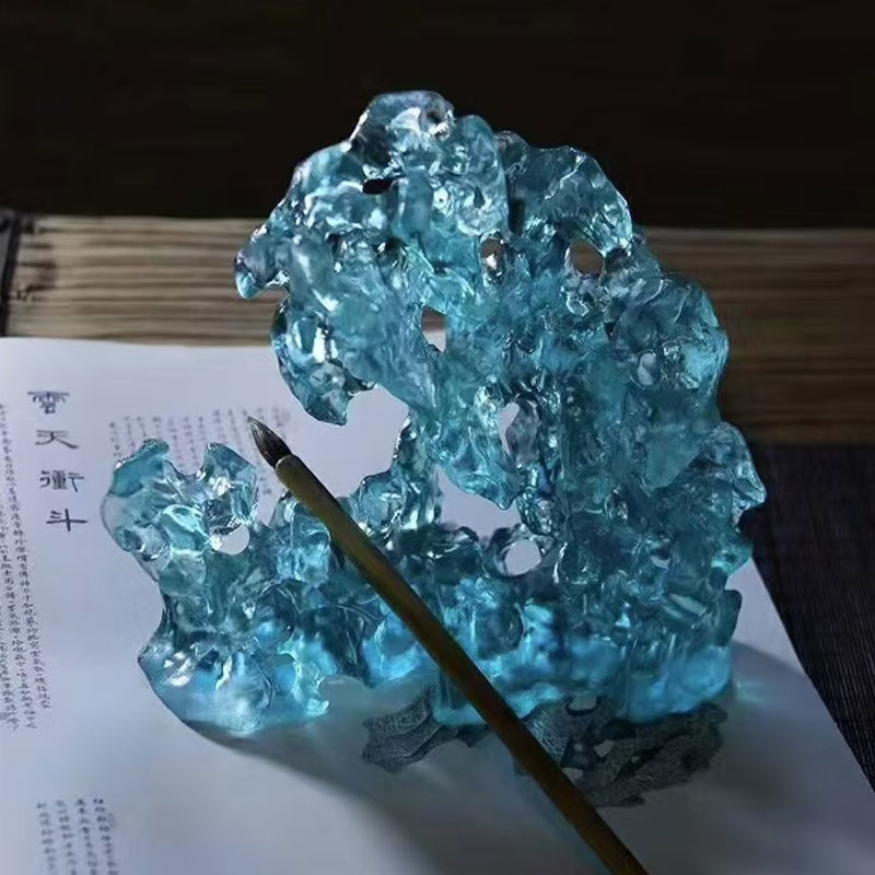 Klippeformede blåfarvede glaspynt