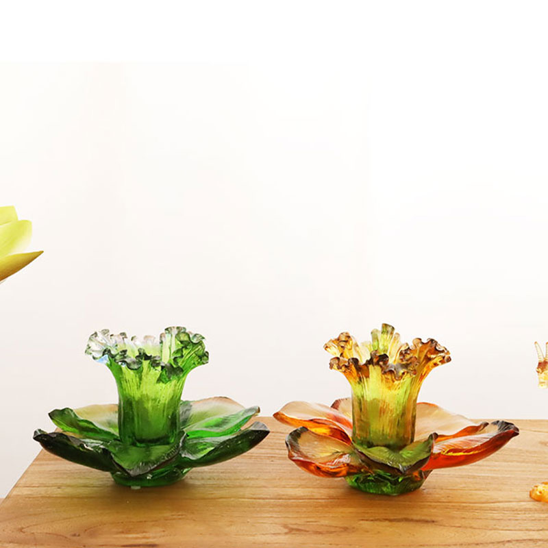 Kronbladformet lysestage af glas