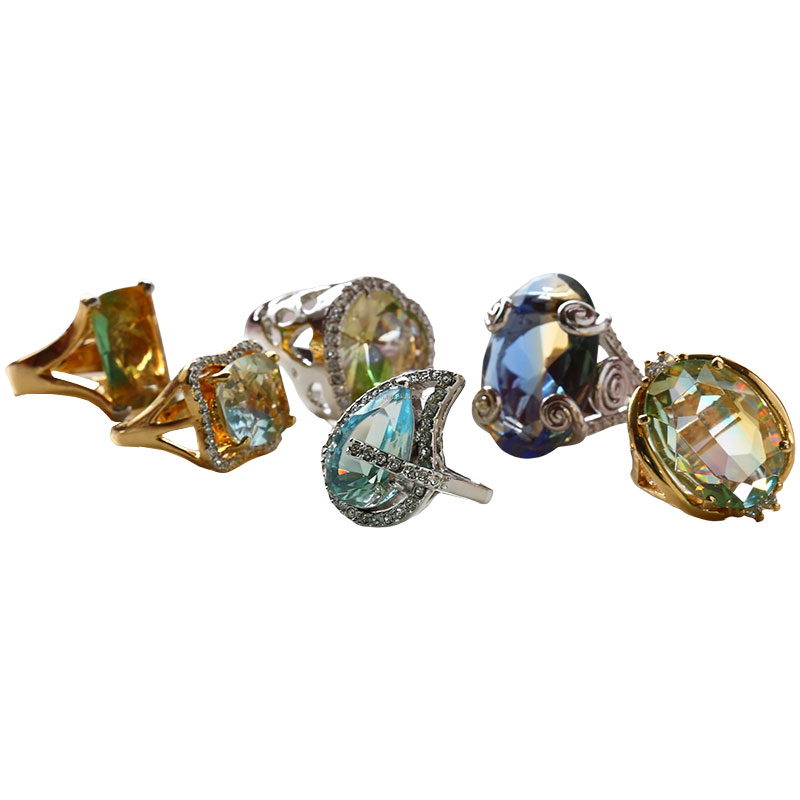 Ring med dråbeformet skåret glas