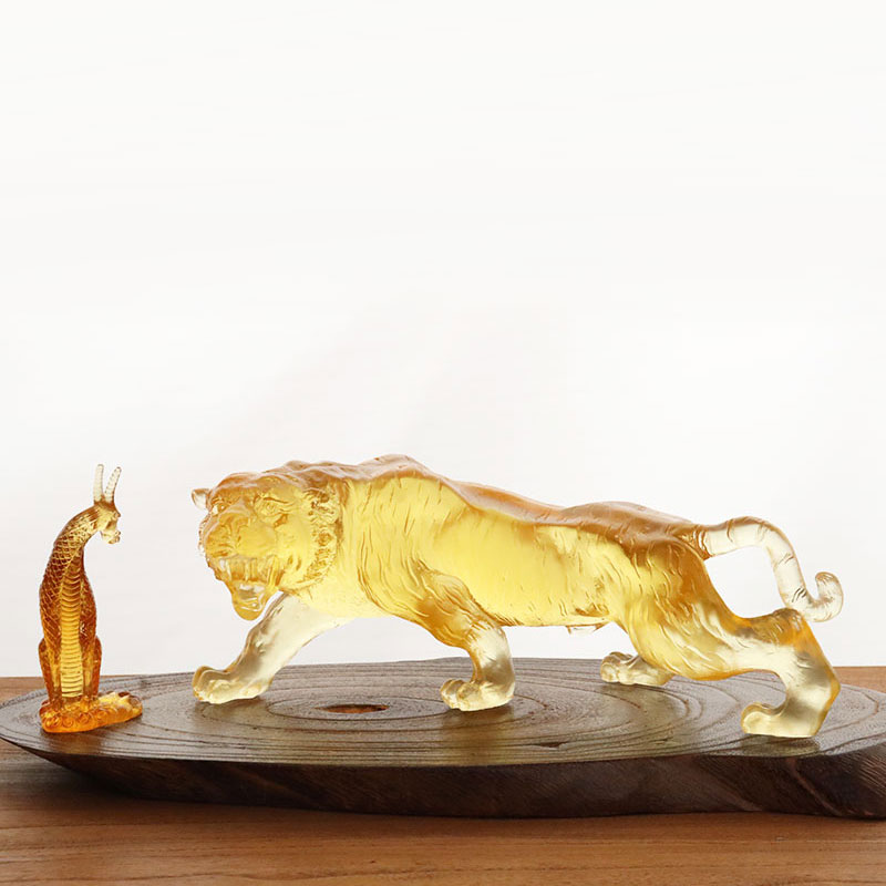 Gylden farvet glasur tiger ornamenter