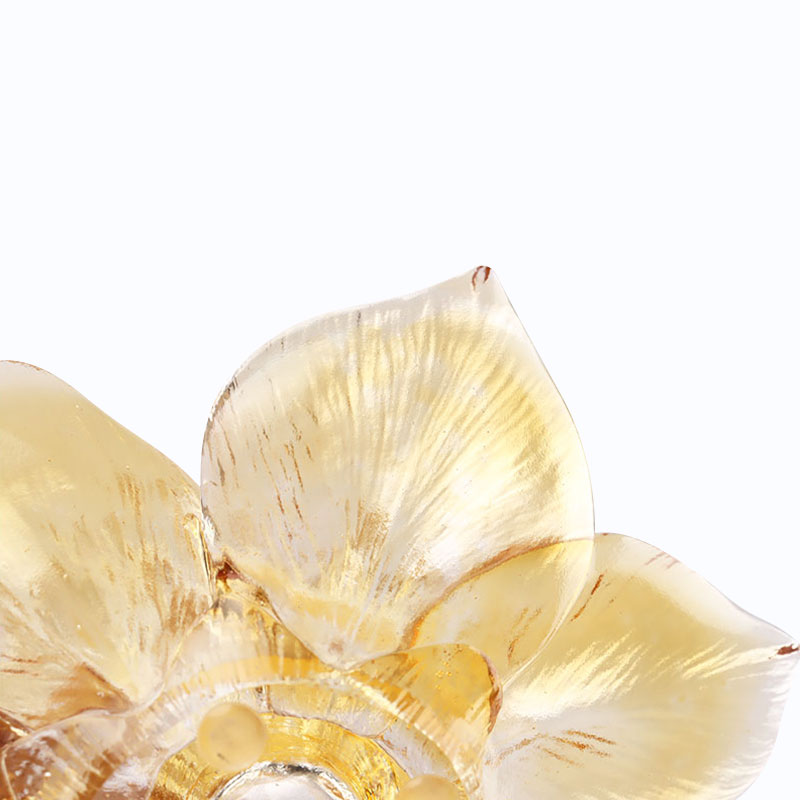 Kronbladformet lysestage af glas