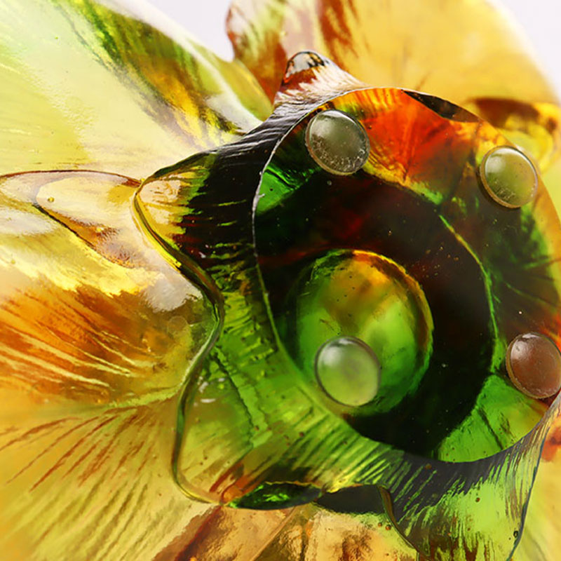 Kronbladformet lysestage af glas