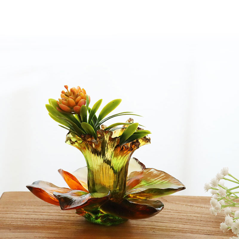 Kronbladformet lysestage af glas