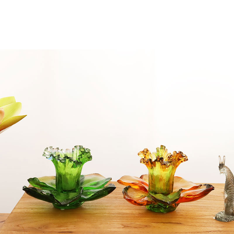 Kronbladformet lysestage af glas