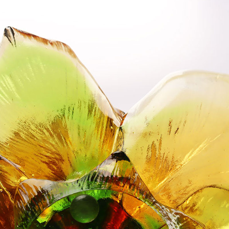 Kronbladformet lysestage af glas