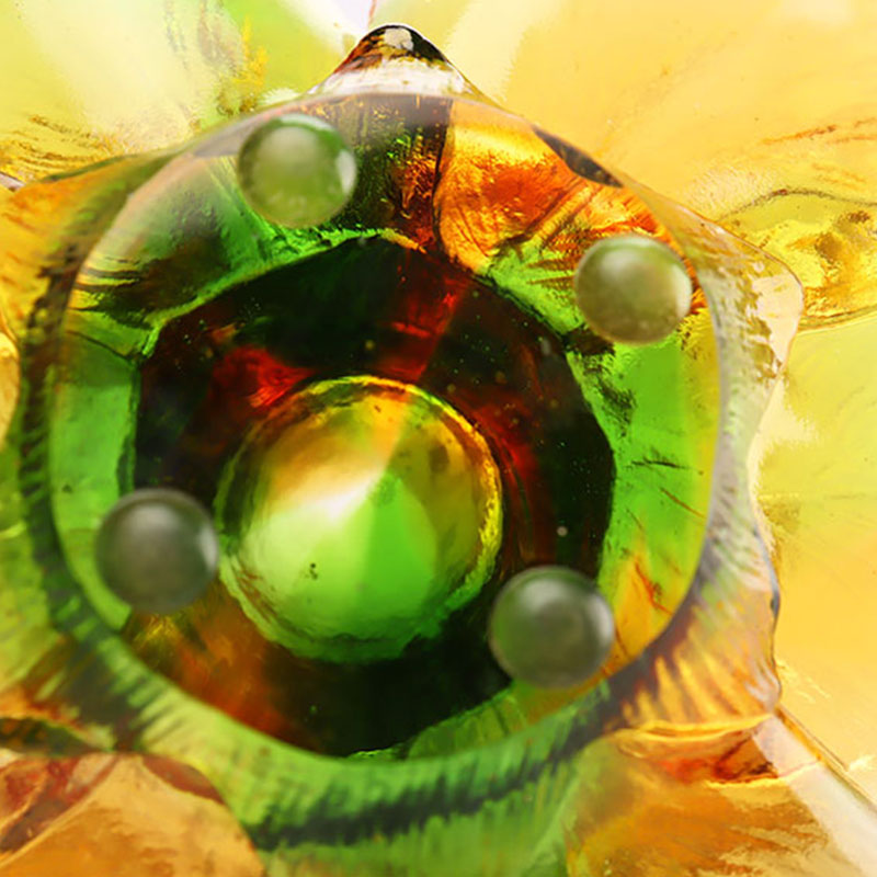 Kronbladformet lysestage af glas