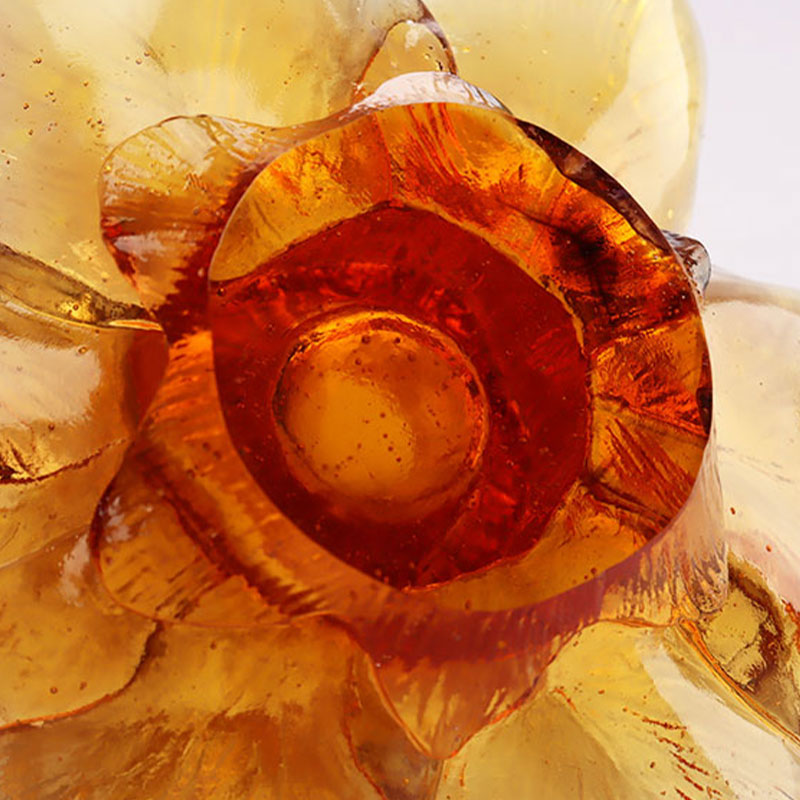 Kronbladformet lysestage af glas