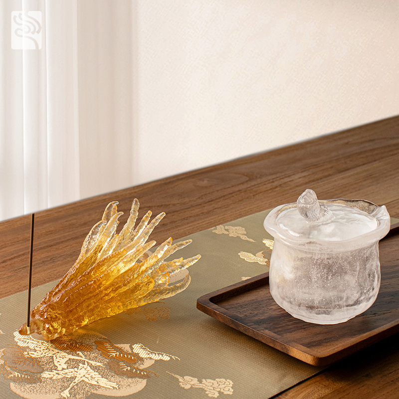 Håndformet røgelsesholder i gyldent glas