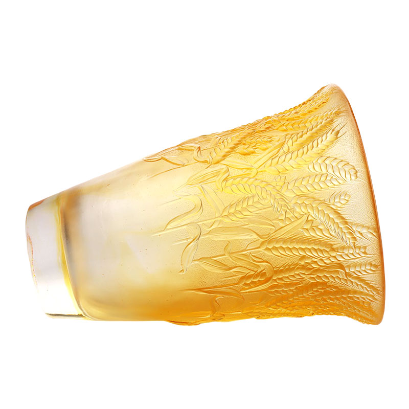 Ravfarvet glasvase præget med hvedeører