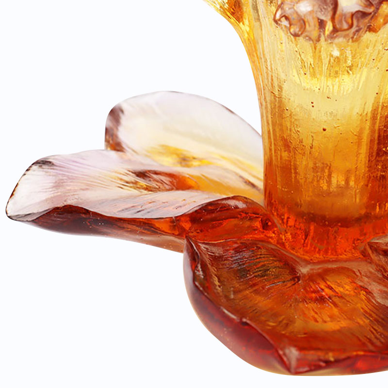 Kronbladformet lysestage af glas