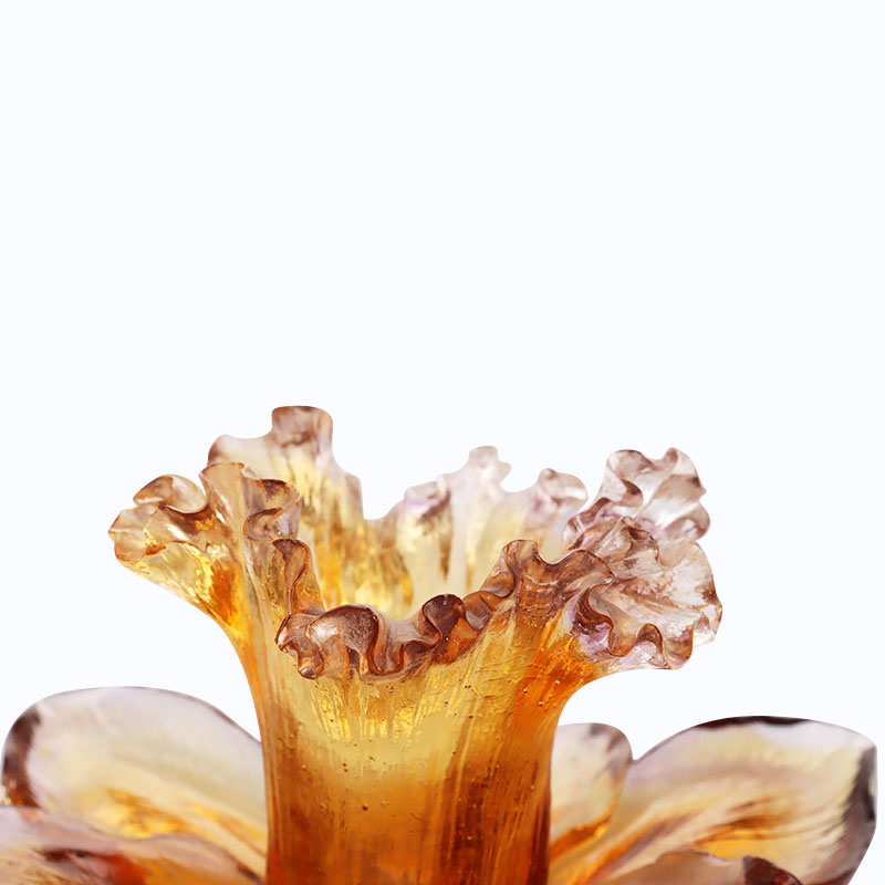 Kronbladformet lysestage af glas