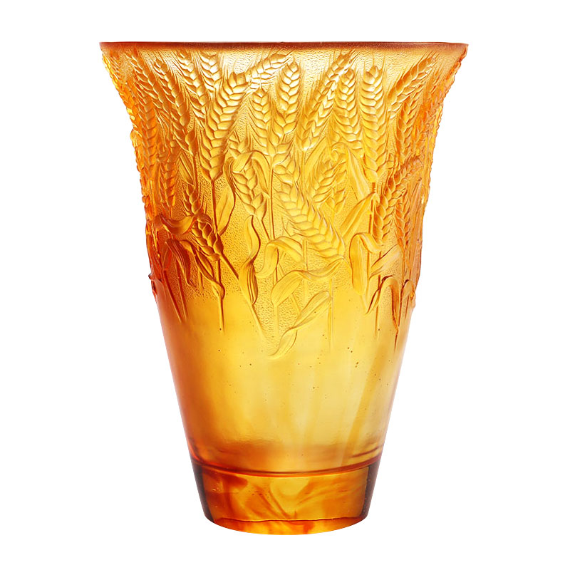 Ravfarvet glasvase præget med hvedeører