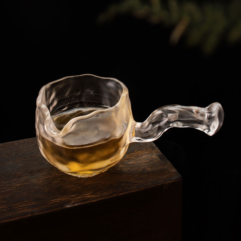 Gennemsigtigt glas tesæt med tekande, tekop