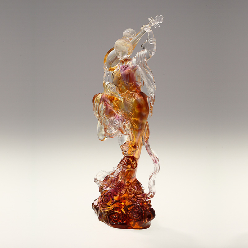 Elegante og yndefulde kvindelige glasskulpturer