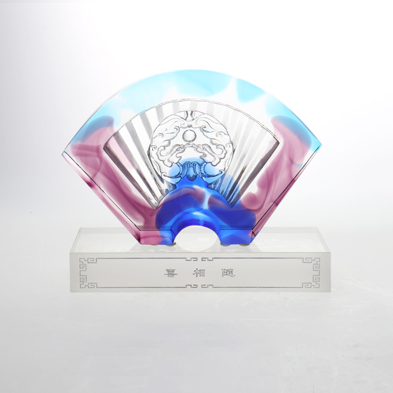 Kinesiske vifteformede ornamenter af glaseret glas