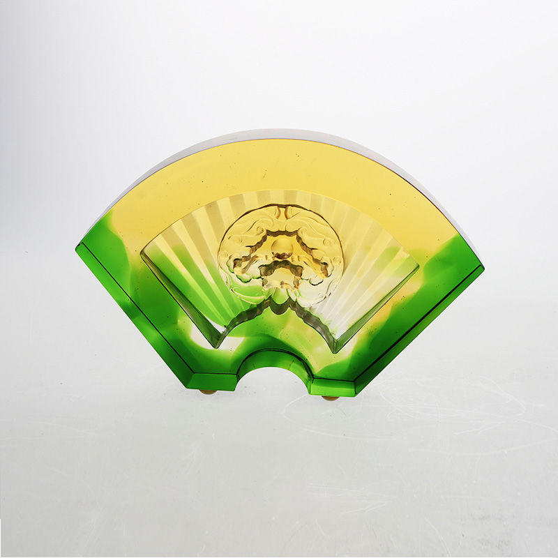 Kinesiske vifteformede ornamenter af glaseret glas