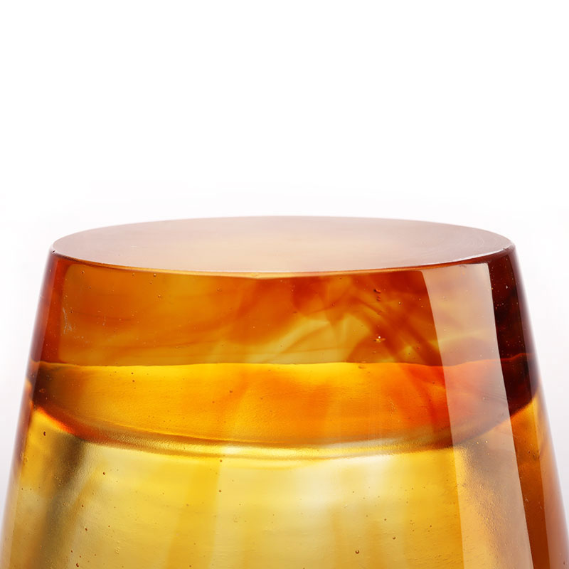 Ravfarvet glasvase præget med hvedeører